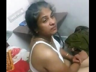 nude indian aunty barren com