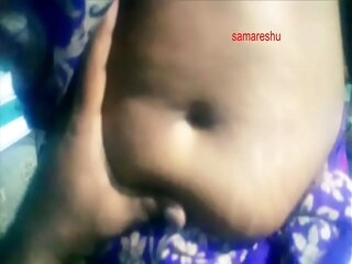 aunty showing belly button and pussy
